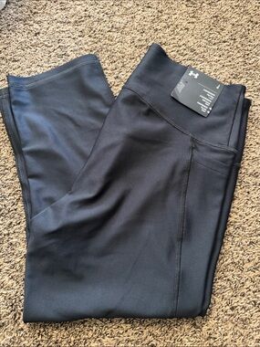 Under Armour Women's Black compression high rise capris